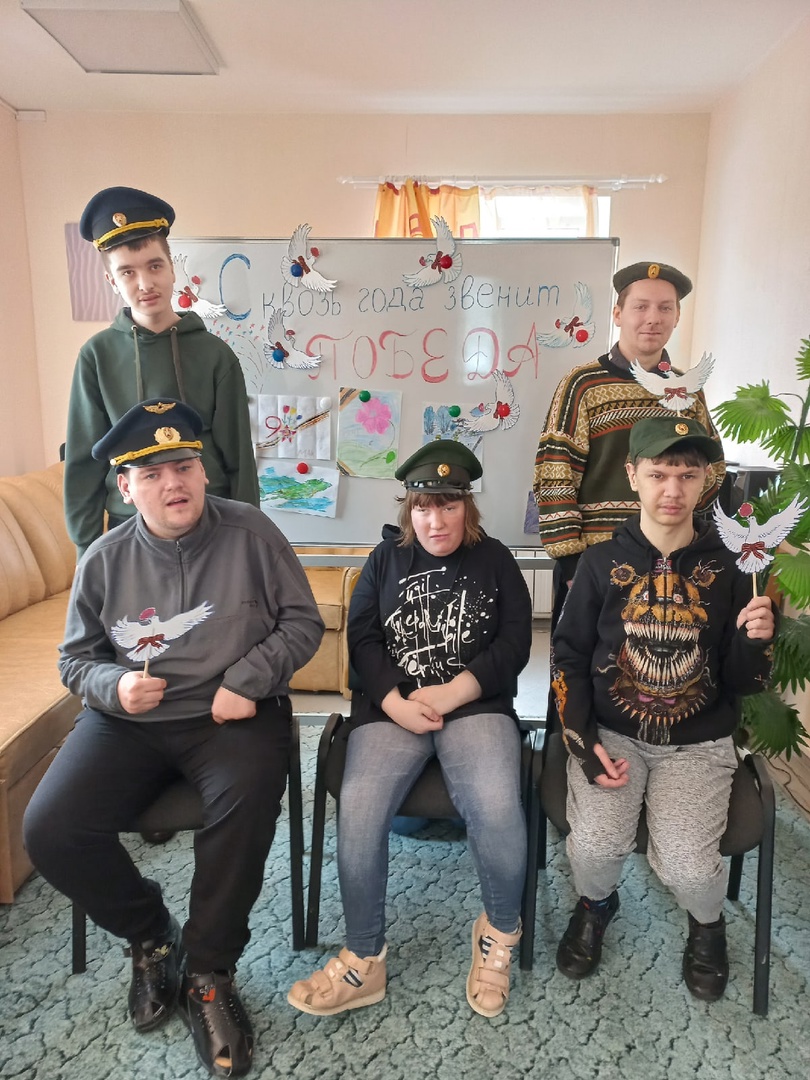 Сквозь года звенит Победа